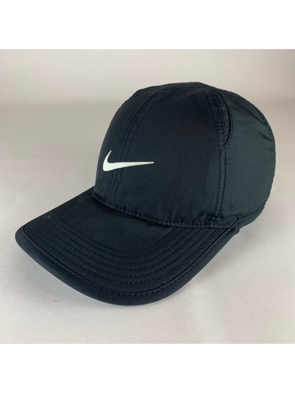 Nike Featherlight Unisex Black Strapback Adjustable Hat 679421-010